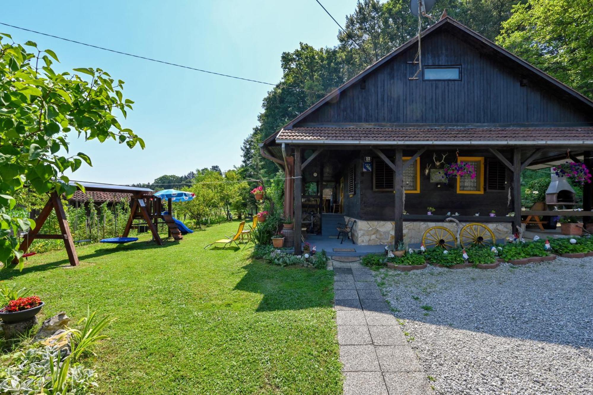 Kuca Viola, Traditional Wooden House In Tuhelj Kültér fotó